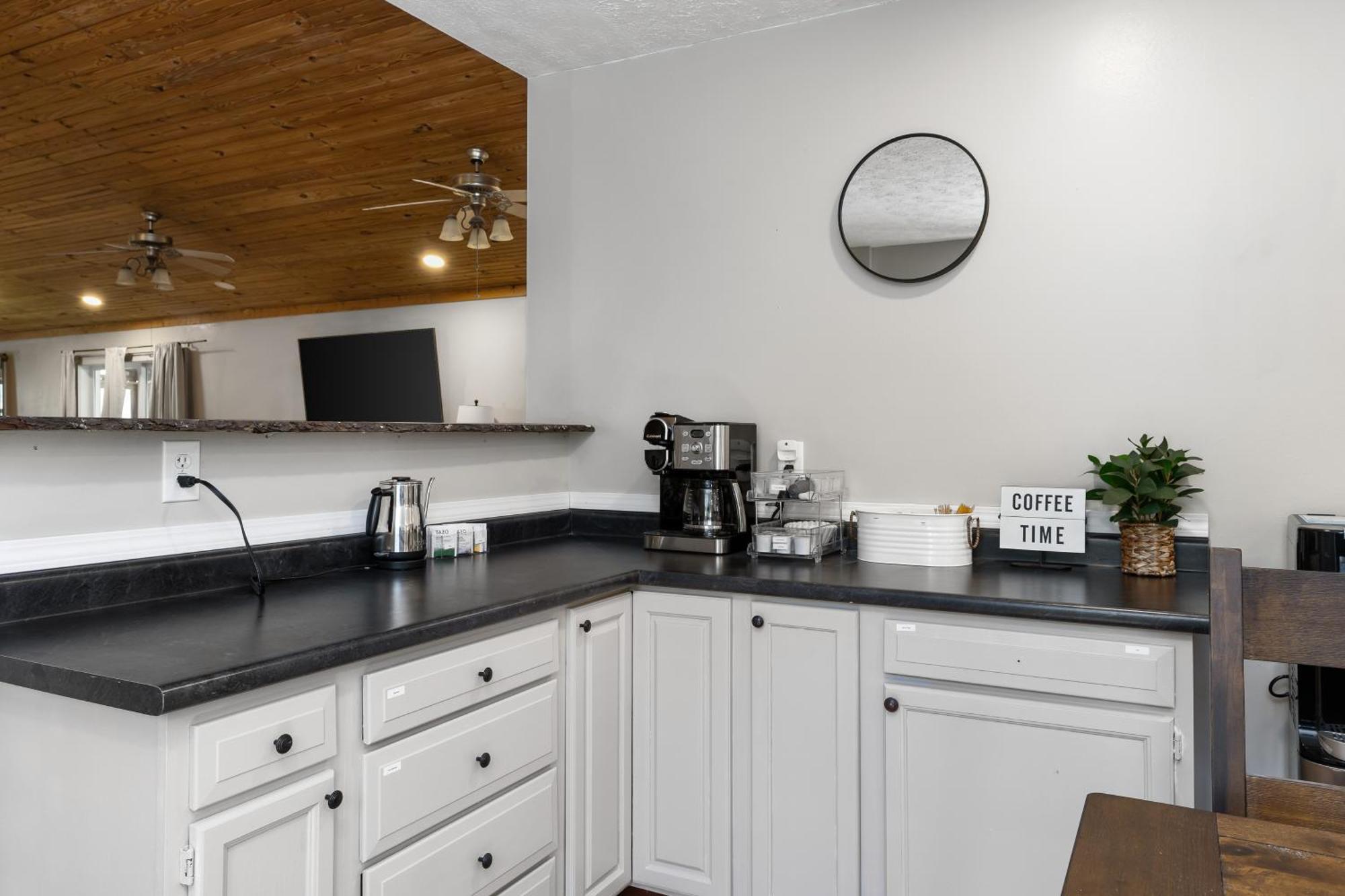 Spacious Cabin Near Hocking Hills And Caves With Hot Tub And Firepit Laurelville Εξωτερικό φωτογραφία