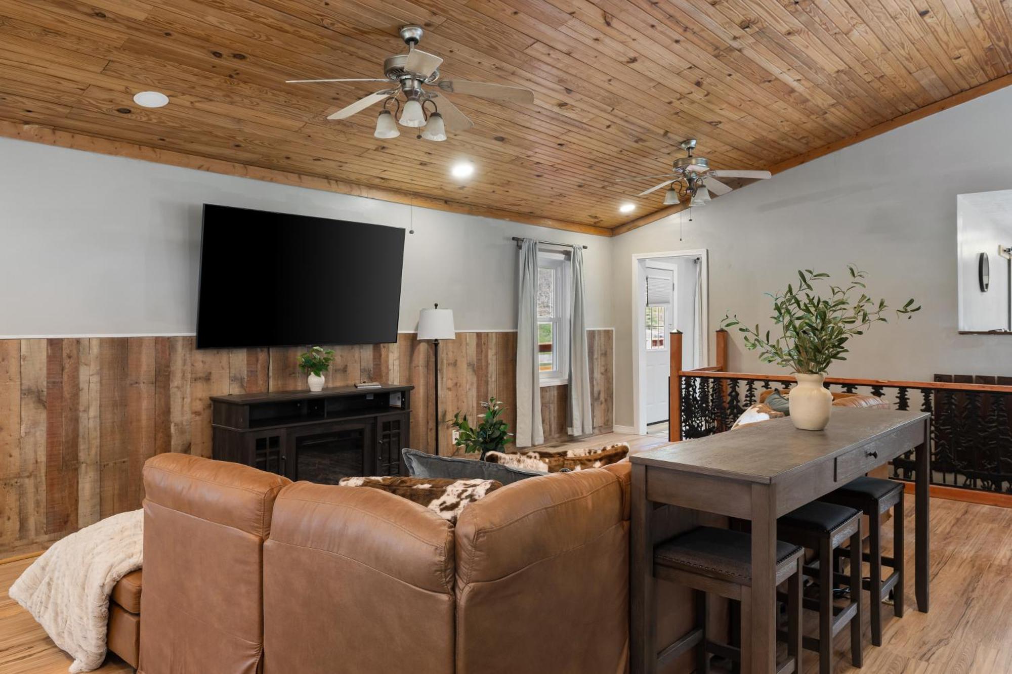 Spacious Cabin Near Hocking Hills And Caves With Hot Tub And Firepit Laurelville Εξωτερικό φωτογραφία