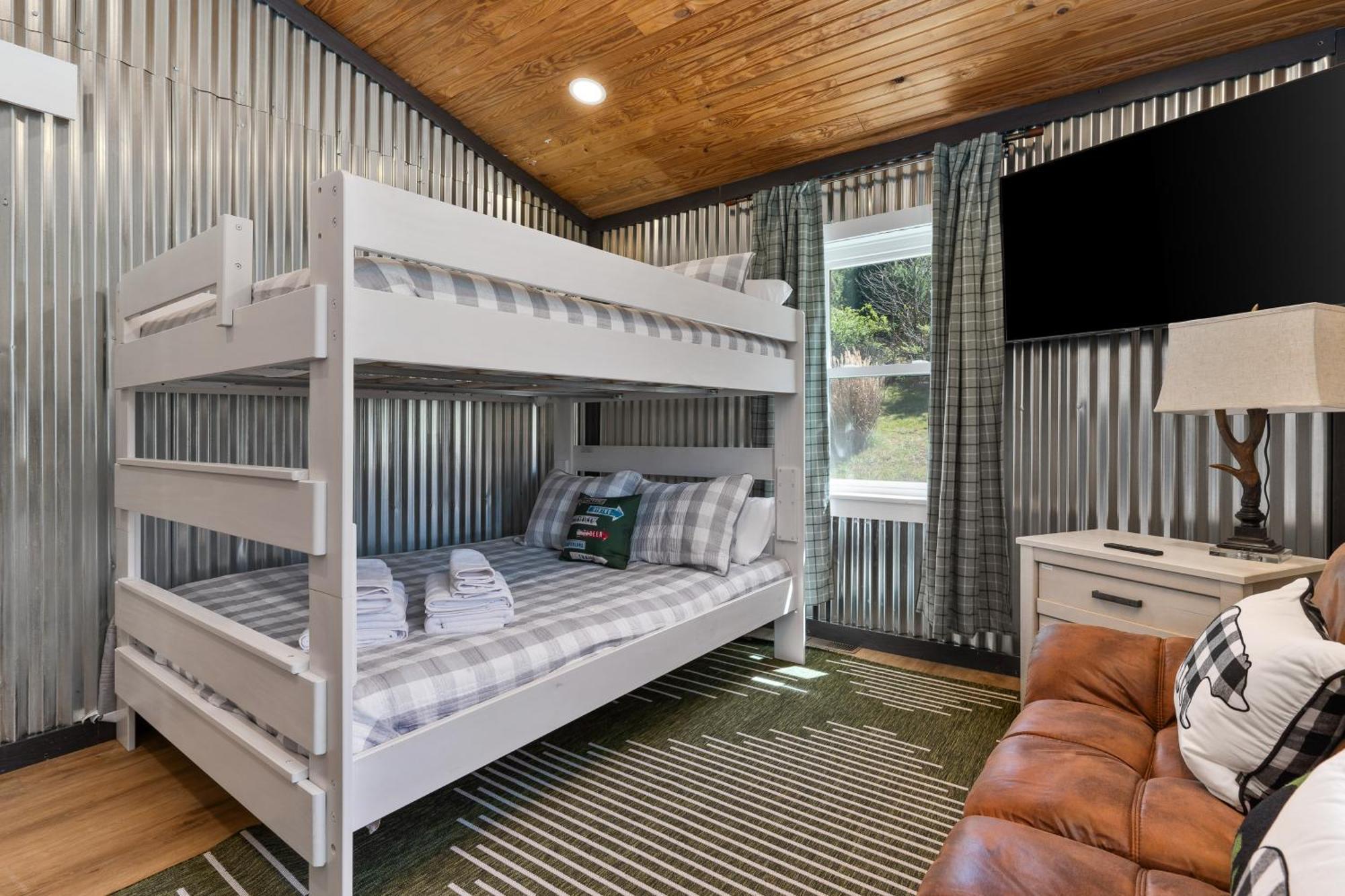 Spacious Cabin Near Hocking Hills And Caves With Hot Tub And Firepit Laurelville Εξωτερικό φωτογραφία